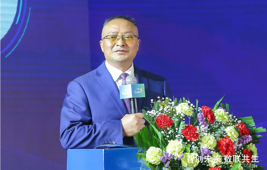 湖南省家具行業(yè)協(xié)會(huì)執(zhí)行會(huì)長(zhǎng)兼秘書(shū)長(zhǎng)劉發(fā)剛.png
